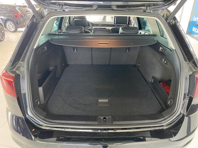 Volkswagen PASSAT Variant 1.4 TSI PHEV GTE Business Panodak /Trekhaak /Leer /Virtual cockpit/stoel-stuur verwarming