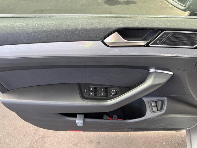 Volkswagen PASSAT Variant 1.4 TSI PHEV GTE Business 17"/Trekhaak/IQ Lights/Stoelverwarming/Camera/Apple Carplay & Android Auto