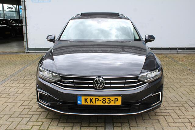 Volkswagen PASSAT Variant 1.4 TSI PHEV GTE Business | Incl. 12 maanden Garantie | Panorama dak | Stoelmassage | Adaptive cruise | Achteruitrijcamera | Keyless entry/start | Stoel/stuur verwarming | Elektrische kofferbakklep | Apple CarPlay/Android Auto | Climate controle |