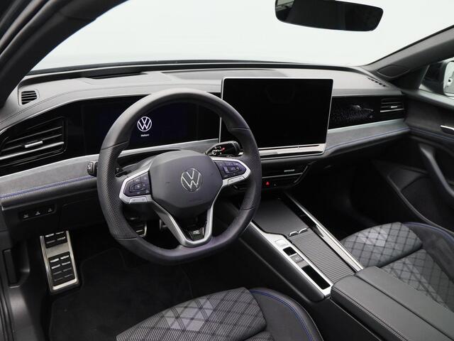 Volkswagen PASSAT Variant 1.5 eHybrid 272 Pk Automaat R-Line Business | Black Style | Head Up | Matrix LED | Panoramadak | 360° Camera | Massage | Trekhaak | 18 Inch | 42.295 Km !!