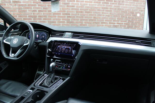 Volkswagen PASSAT Variant 1.5 TSI 150PK R-Line Business |PANO-DAK|TREKHAAK|LEER|19-INCH|