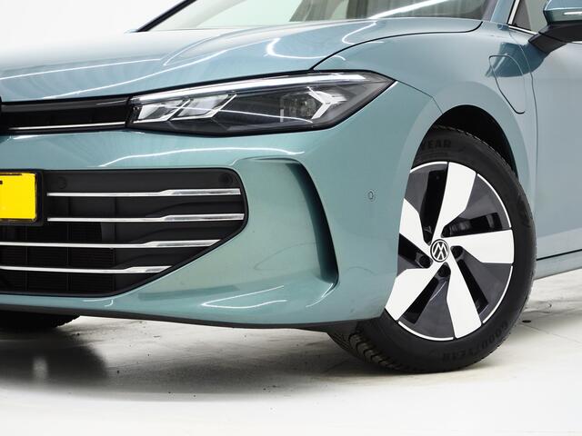 Volkswagen PASSAT Variant 1.5 eHybrid 204PK | Leder/Alcantara | Massage | Trekhaak | HUD | Camera | Adaptive Cruise | Sfeerlicht | Carplay