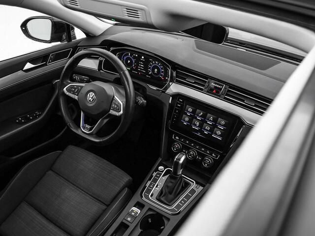 Volkswagen PASSAT Variant 1.4 TSI 218pk DSG PHEV GTE Business · SOH 90,1% · Panoramadak · Camera · Head-Up Display · Keyless · Stoelverwarming · Apple/Android Car Play ·