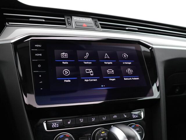 Volkswagen PASSAT Variant 1.4 TSI 218pk DSG PHEV GTE Business · SOH 90,1% · Panoramadak · Camera · Head-Up Display · Keyless · Stoelverwarming · Apple/Android Car Play ·