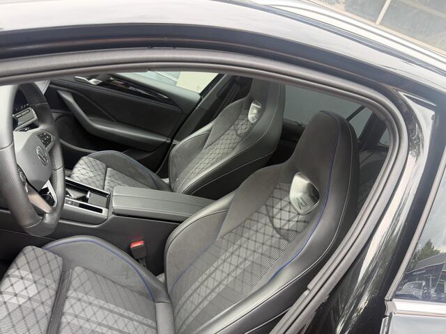 Volkswagen PASSAT Variant 1.5 eHybrid R-Line Edition | SoH 100% | 272pk | Pano | IQ.Light | ACC | Ergo active + massage