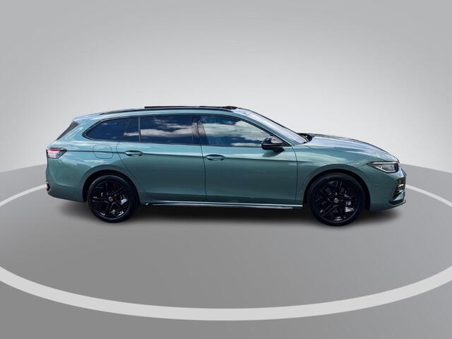 Volkswagen PASSAT Variant 1.5eHybrid 200kW/272PK R-Line DSG · Panoramadak · Leder · Trekhaak · 360°Camera + Parkeersensoren · Garantie t/m 05-06-2030 of 100000km.