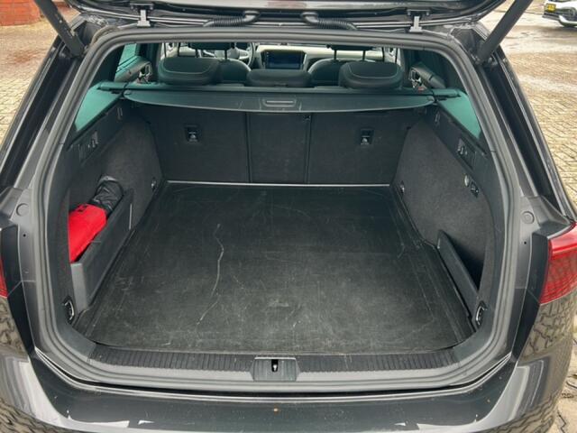 Volkswagen PASSAT 1.4 TSI DSG GTE PANO-DAK/TREKHAAK/LEDER/360CAMERA/E-KLEP/IQ-LIGHTS