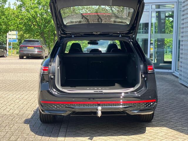 Volkswagen PASSAT Variant R-Line Edition 1.5 eHybrid 150 kW / 204 PK DSG | Black Style | Assistance Plus pakket | Trekhaak wegklapbaar |