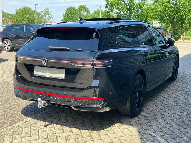 Volkswagen PASSAT Variant R-Line Edition 1.5 eHybrid 150 kW / 204 PK DSG | Black Style | Assistance Plus pakket | Trekhaak wegklapbaar |