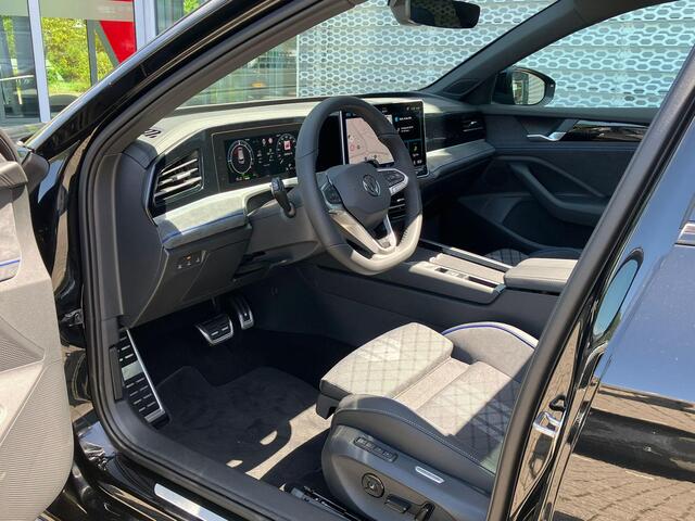 Volkswagen PASSAT Variant R-Line Edition 1.5 eHybrid 150 kW / 204 PK DSG | Black Style | Assistance Plus pakket | Trekhaak wegklapbaar |