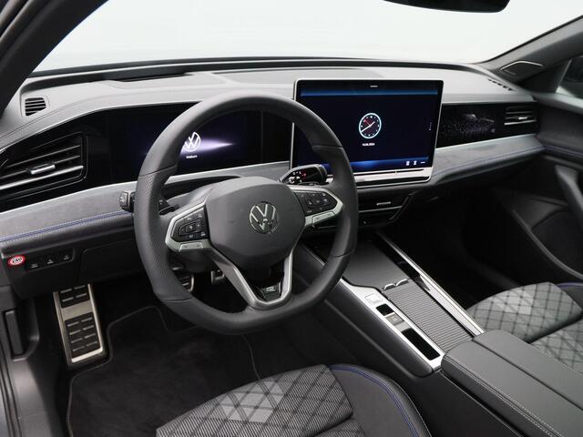 Volkswagen PASSAT Variant 1.5 eHybrid 272 Pk Automaat R-Line Business | Stoel/Stuurverwarming | Head Up | Matrix LED | Panorama dak | 360° Camera | Massage | Trekhaak | 18 Inch | 29.438 Km !!