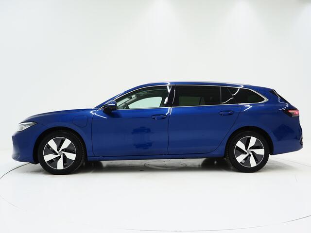 Volkswagen PASSAT Variant 1.5 eHybrid Elegance | Panoramadak | Leder/Alcantara | Trekhaak | Harman/Kardon | HUD | 360 | Keyless