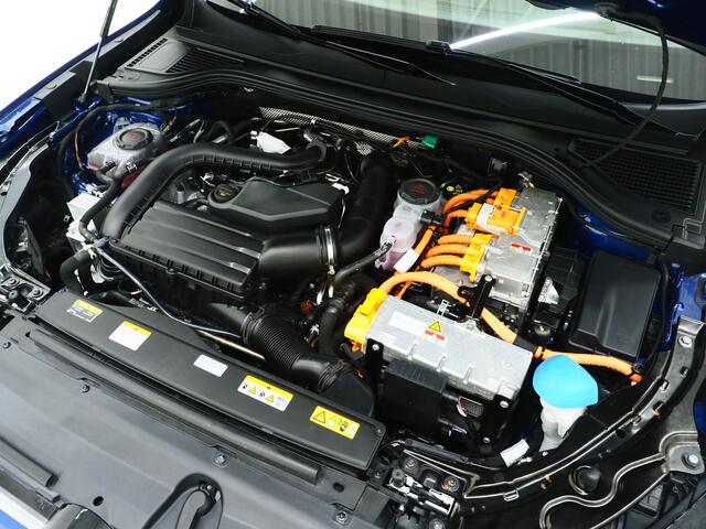 Volkswagen PASSAT Variant 1.5 eHybrid Elegance | Panoramadak | Leder/Alcantara | Trekhaak | Harman/Kardon | HUD | 360 | Keyless