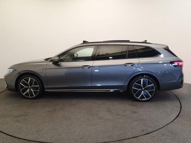 Volkswagen PASSAT Variant 1.5 eHybrid 272pk DSG/AUT R-Line Wegklapbare trekhaak, Harman/Kardon, Leder, Pano