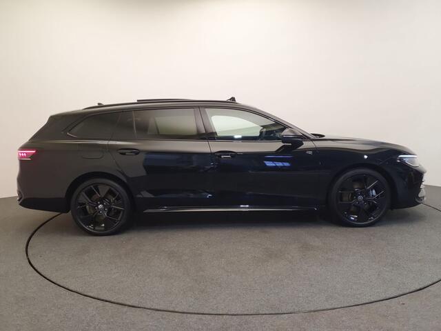 Volkswagen PASSAT Variant 1.5 eHybrid 272pk DSG/AUT R-Line Wegklapbare trekhaak, Panoramadak, Harman/Kardon, Leder