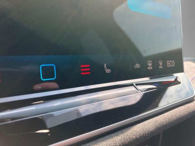 Volkswagen PASSAT Variant 1.5eHybrid 200kW/272PK R-Line Black Style DSG · Panoramadak · Navigatie · Trekhaak · Garantie t/m 12-03-2030 of 100000km.