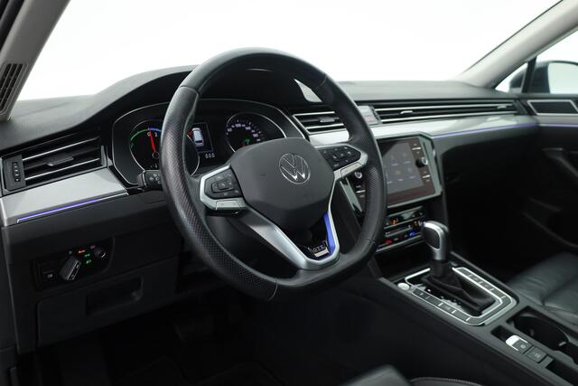 Volkswagen PASSAT Variant 1.4 TSI PHEV GTE Business | Pano | HUD | Leder | Elek. Trekhaak | Camera | Stoel- Stuurverw. | Massage | IQ. Light | Adapt. Cruise