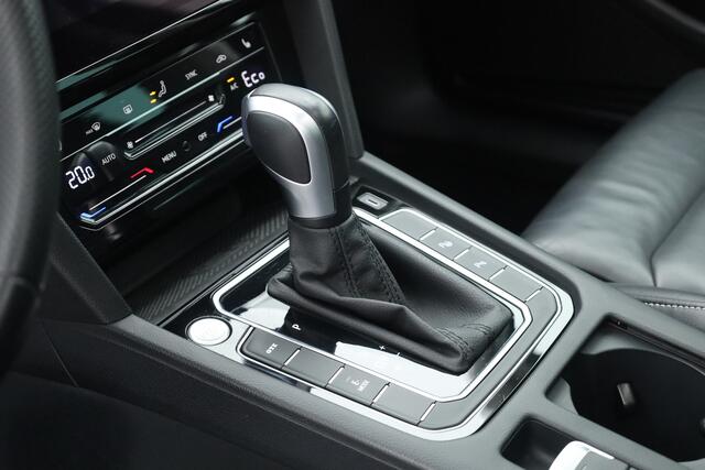 Volkswagen PASSAT Variant 1.4 TSI PHEV GTE Business | Pano | HUD | Leder | Elek. Trekhaak | Camera | Stoel- Stuurverw. | Massage | IQ. Light | Adapt. Cruise