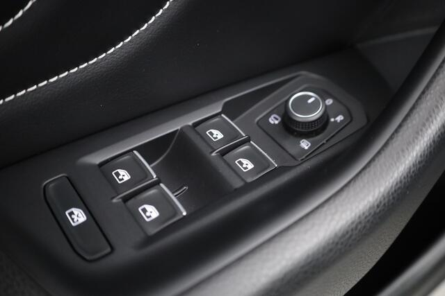 Volkswagen PASSAT Variant 1.4 TSI PHEV GTE Business | Pano | HUD | Leder | Elek. Trekhaak | Camera | Stoel- Stuurverw. | Massage | IQ. Light | Adapt. Cruise