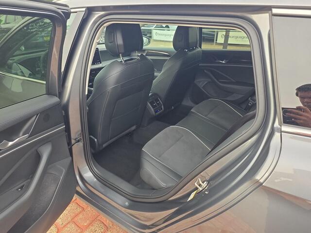 Volkswagen PASSAT Variant 1.5 eHybrid Business | PHEV | Trekhaak | HUD | A.Camera | ACC |