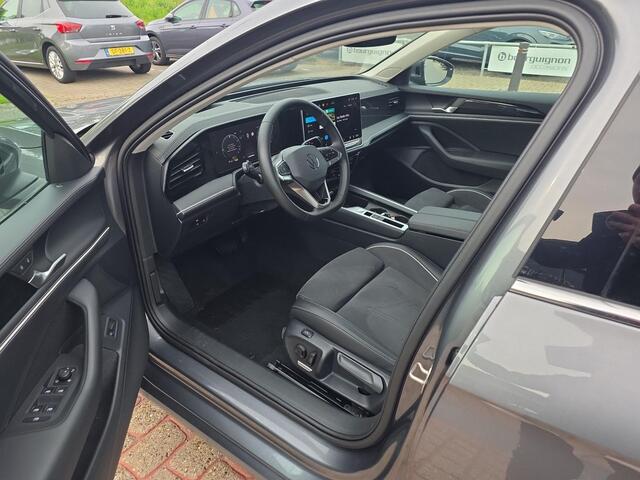 Volkswagen PASSAT Variant 1.5 eHybrid Business | PHEV | Trekhaak | HUD | A.Camera | ACC |