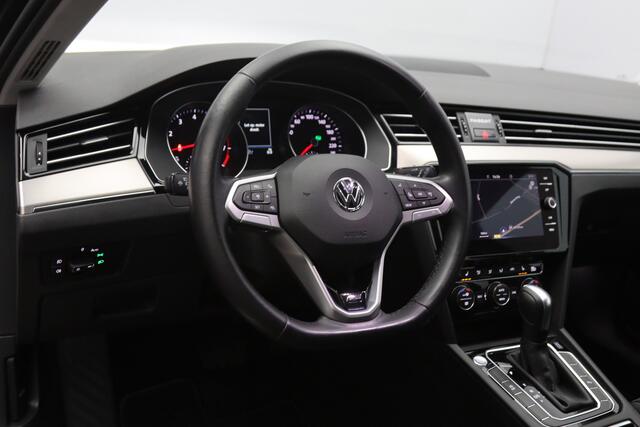 Volkswagen PASSAT Variant 1.5 TSI 150 PK Automaat R-Line Elegance, Trekhaak, Matrix-LED, Carplay