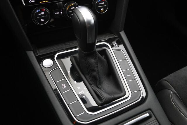 Volkswagen PASSAT Variant 1.5 TSI 150 PK Automaat R-Line Elegance, Trekhaak, Matrix-LED, Carplay