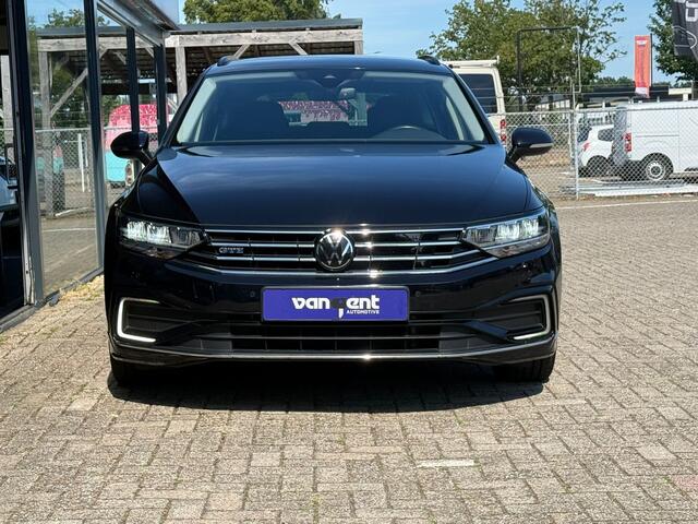 Volkswagen PASSAT Variant 1.5 eHybrid Business Alcantara | SOH 95% | Massage | Adaptive Cruise | GTE | 12 MND Garantie | Afleverbeurt |