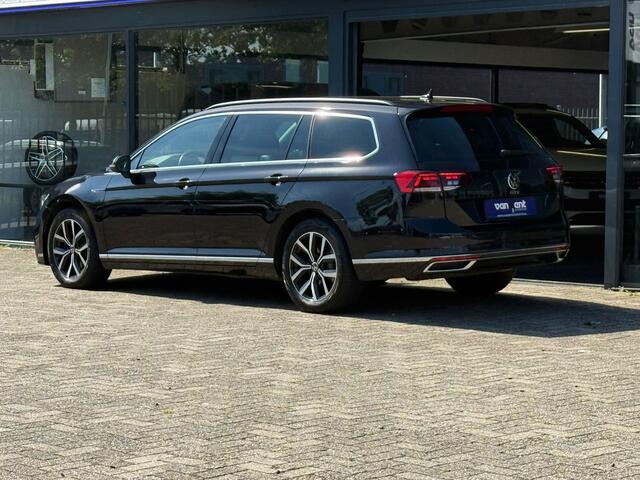 Volkswagen PASSAT Variant 1.5 eHybrid Business Alcantara | SOH 95% | Massage | Adaptive Cruise | GTE | 12 MND Garantie | Afleverbeurt |