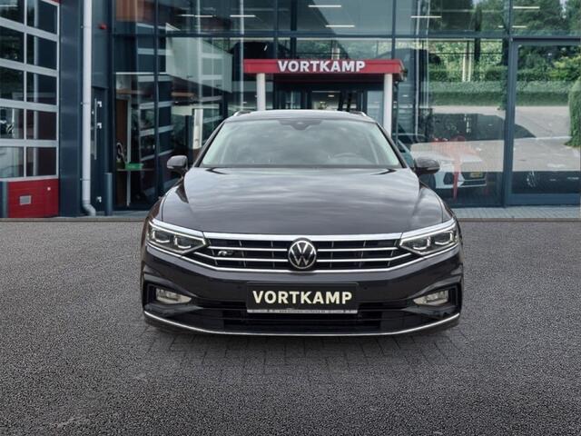 Volkswagen PASSAT 2.0 TDI DSG 4MOTION R-LINE TREKHAAK/360CAM/LEDER/PANO-DAK/ACC/H-K/STANDKACHEL