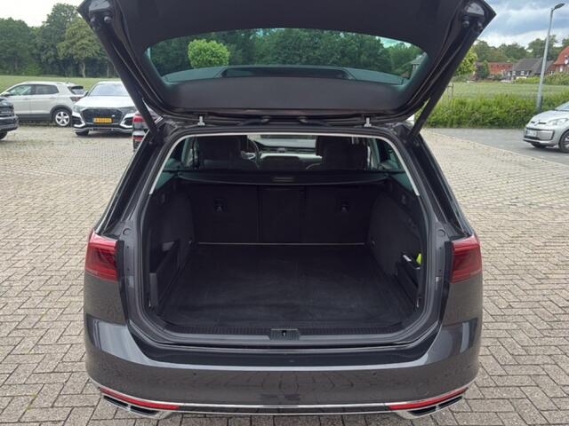 Volkswagen PASSAT 2.0 TDI DSG 4MOTION R-LINE TREKHAAK/360CAM/LEDER/PANO-DAK/ACC/H-K/STANDKACHEL