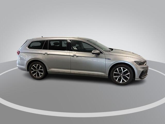 Volkswagen PASSAT 1.4 TSI 218pk DSG PHEV GTE Business · Camera · Inklap. Trekhaak · Matrix LED · Stoelverwarming · Dodehoeksensor · Elek. Achterklep ·