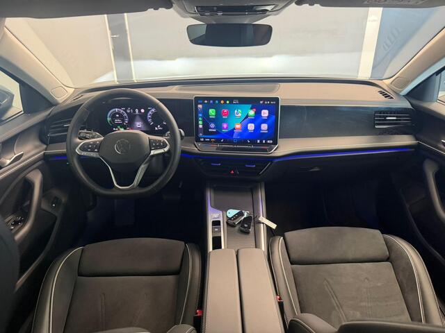 Volkswagen PASSAT Variant 1.5 eHybrid Massage/ACC/Carplay/Trekhaak/Stoelverwarming