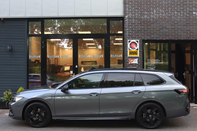 Volkswagen PASSAT Variant 1.5 eHybrid 272PK R-Line Black Style Leder/Pano/IQ.Light/360/Headup/HK/Navi Max/ACC/19"/Trekhaak wegkl.