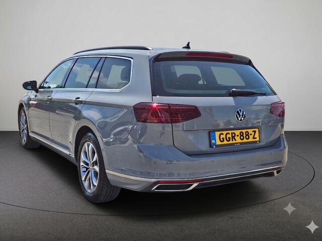 Volkswagen PASSAT 1.4 TSI PHEV GTE Business Automaat | trekhaak | Schuifdak | Full LED | Stoelverwarming | Ergo stoel met massage | Navigatie | Camera | Adapt. Cruise Controle | Blind Spot detectie