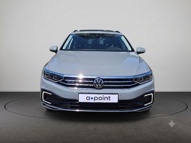 Volkswagen PASSAT 1.4 TSI PHEV GTE Business Automaat | trekhaak | Schuifdak | Full LED | Stoelverwarming | Ergo stoel met massage | Navigatie | Camera | Adapt. Cruise Controle | Blind Spot detectie