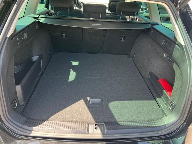Volkswagen PASSAT Variant 1.4 TSI PHEV GTE Business pano, trekhaak, camera, stoelverw