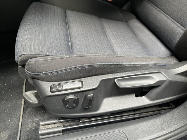 Volkswagen PASSAT Variant 1.4 TSI PHEV GTE Business / AUTOMAAT/ PANO/ CAMERA/ PARK. SENSOREN/ ELEK. ACHTERKLEP/ ERGO COMFORT SEATS/ LED/ ADAPT. CRUISE/ TRAVEL ASSIST/ APP CONNECT/ STOEL-STUURVERWARM./ NAVI/ CLIMA/ DAB/ 17" LMV