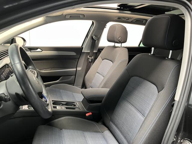 Volkswagen PASSAT Variant 1.4 TSI PHEV GTE / AUTOMAAT/ PANO/ TREKHAAK/ STANDKACHEL/ ACC/ MASSAGE/ APP-CONNECT/ STUUR+STOELVERWARM./ PARK.SENSOR.+CAMERA/ ELEK.ACHTERKLEP/ HEAD-UP/ KEYLESS/ DODEHOEK/ NAVI/ 18'' LMV