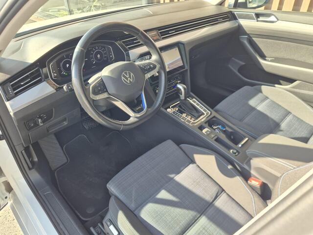 Volkswagen PASSAT Variant 1.4 TSI PHEV GTE Business | BTW | Pano | Camera | Trekhaak | LED | 18''