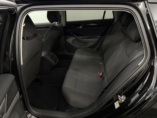 Volkswagen PASSAT Variant 1.5 Hybrid Business Camera, Navi, Stoelverwarming, Cruise control, Keyless start, Virtual desk, 1 jaar garantie .