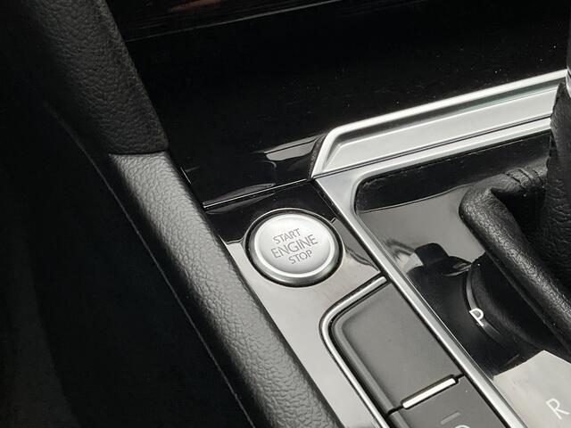Volkswagen PASSAT Variant 1.6 TDI Highline R-Line Automaat Trekhaak Stoelverw Carplay Orig.NL Voll.Onderhouden!