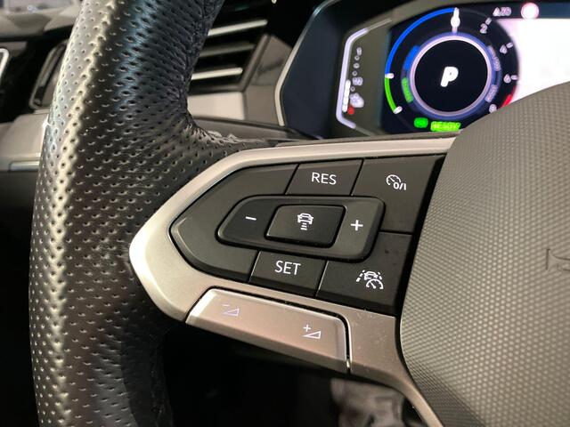 Volkswagen PASSAT Variant 1.4TSIeHybrid 160kW/218PK GTE Business · Panoramadak · Camera · Stoelverwarming · Navigatie · Trekhaak · Apple/Android Car Play ·