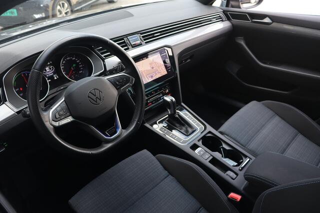 Volkswagen PASSAT Variant 1.4 TSI PHEV GTE Business | Trekhaak | Matrix | Camera |