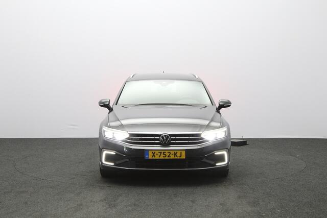 Volkswagen PASSAT Variant 1.4 TSI PHEV GTE 218 PK, Trekhaak, Leder, Adap. Cruise Control, Winterpakket, Carplay