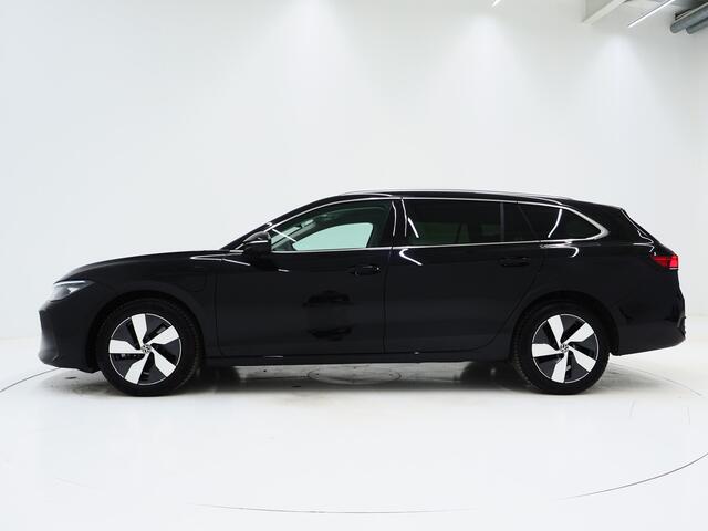 Volkswagen PASSAT Variant 1.5 eHybrid 204PK | Leder/Alcantara | Massage | Stoelkoeling | Trekhaak | HUD | 360 | Keyless