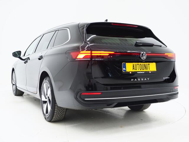 Volkswagen PASSAT Variant 1.5 eHybrid 204PK | Leder/Alcantara | Massage | Stoelkoeling | Trekhaak | HUD | 360 | Keyless