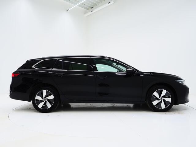 Volkswagen PASSAT Variant 1.5 eHybrid 204PK | Leder/Alcantara | Massage | Stoelkoeling | Trekhaak | HUD | 360 | Keyless