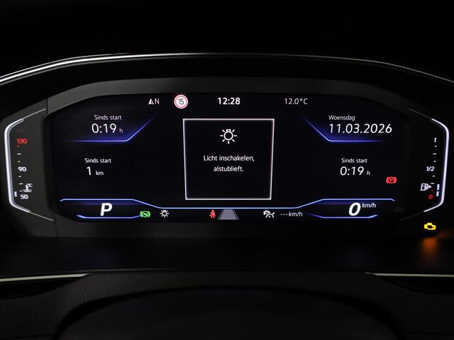 Volkswagen PASSAT Variant 1.5 TSI R-Line Business + 150pk DSG| Pano-dak| Luxe lederen interieur| Matrix LED