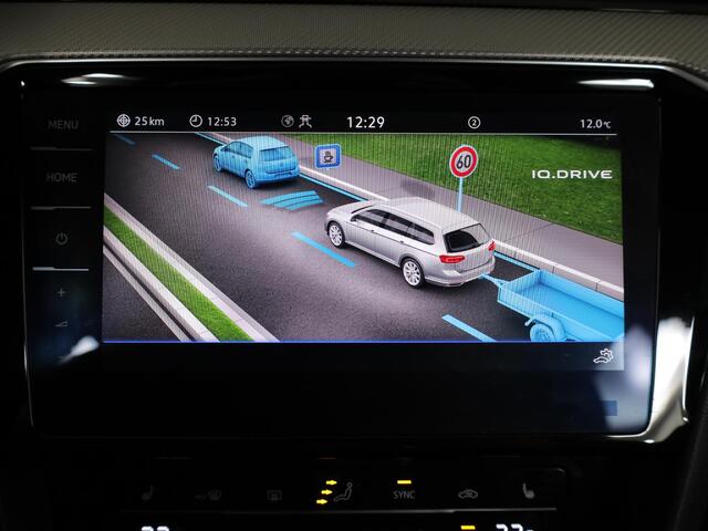 Volkswagen PASSAT Variant 1.5 TSI R-Line Business + 150pk DSG| Pano-dak| Luxe lederen interieur| Matrix LED